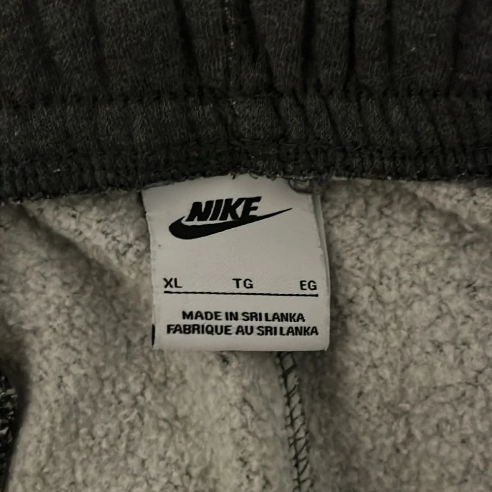 Nike Grey Sweat Pants XL - Picture 3 of 3